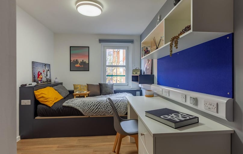 Bridge Street, City Centre, Guildford - Image 1